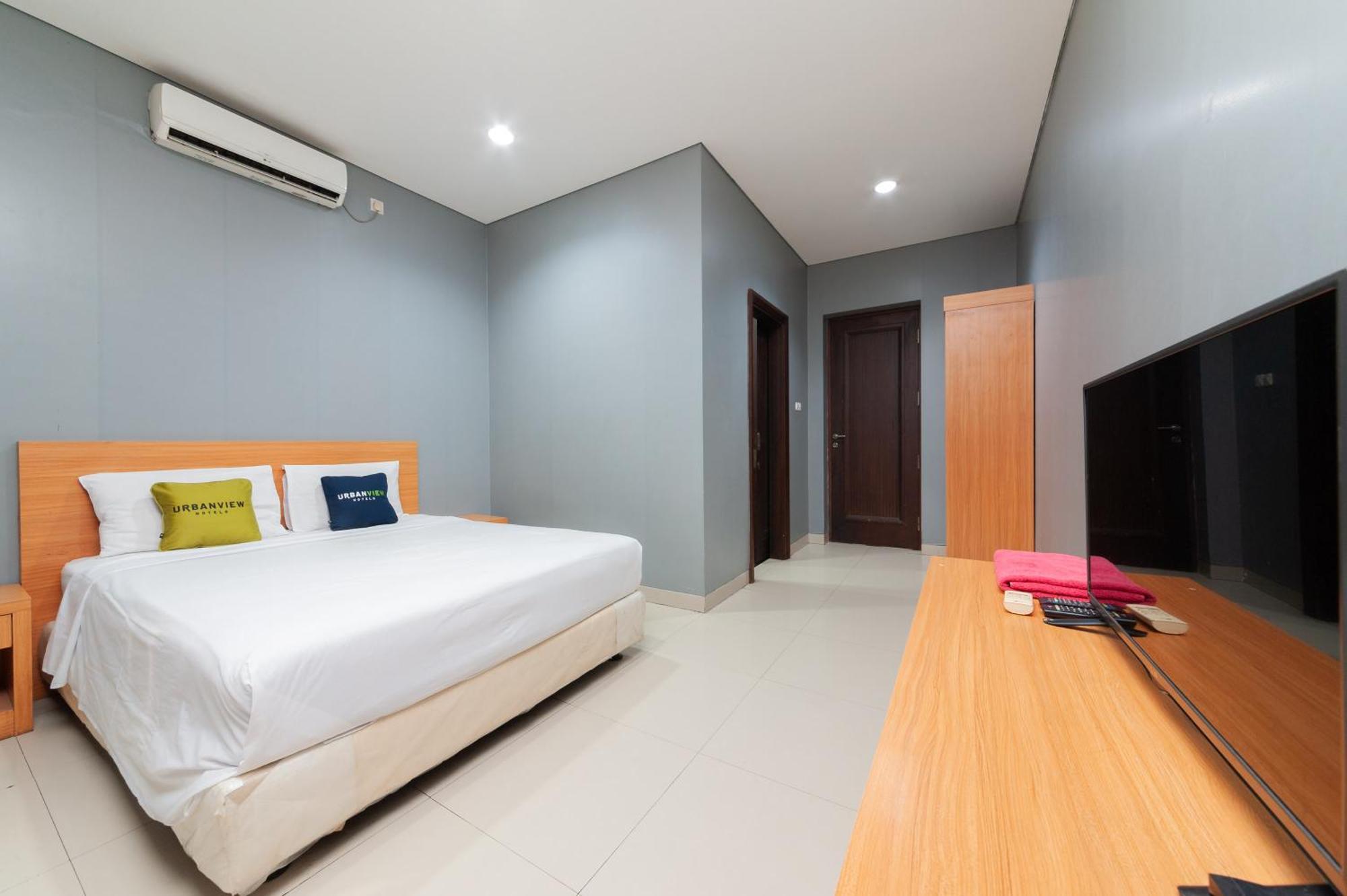 Reddoorz Plus Near Kelapa Dua Kebon Jeruk Giacarta Esterno foto