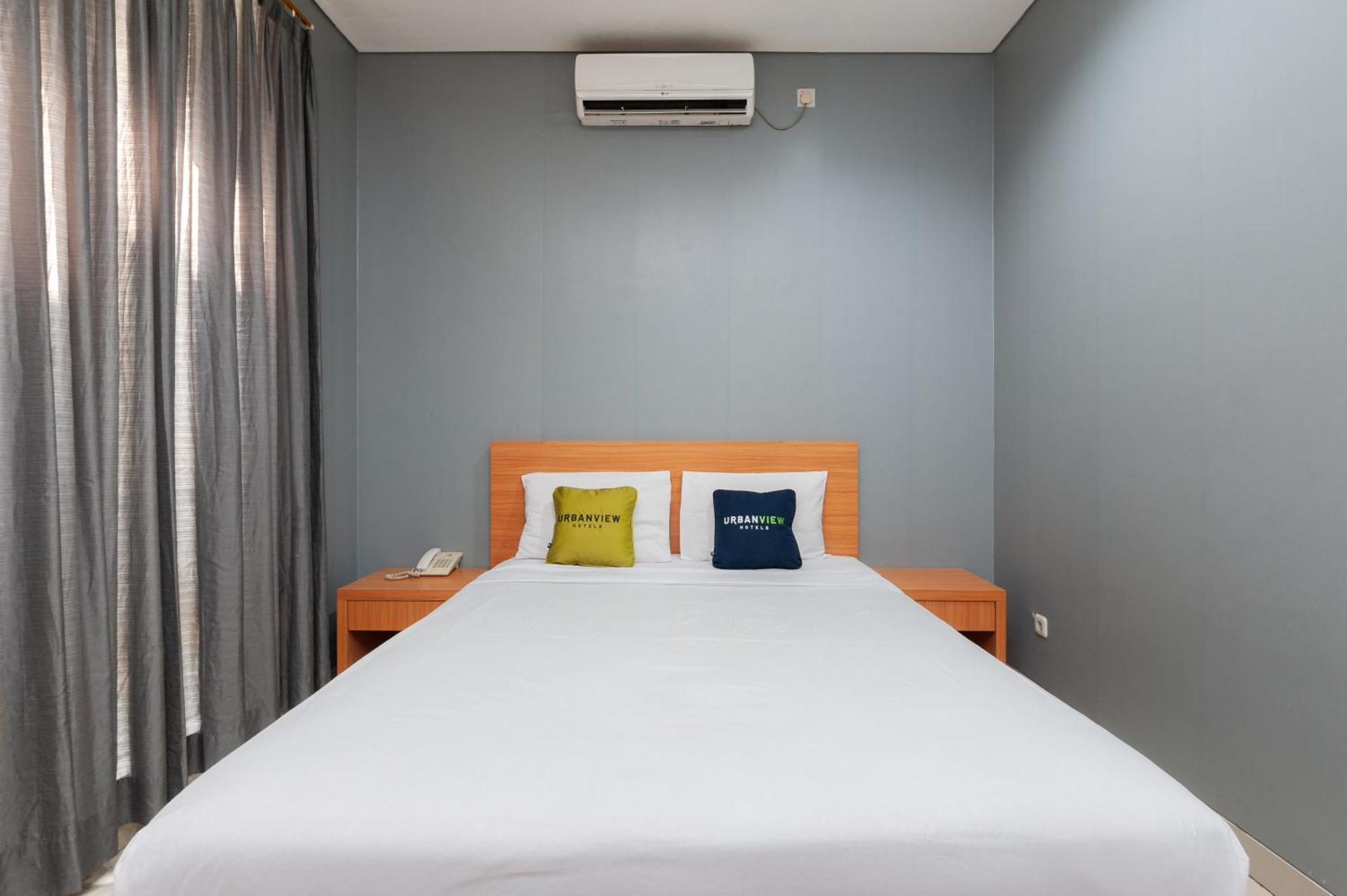 Reddoorz Plus Near Kelapa Dua Kebon Jeruk Giacarta Esterno foto