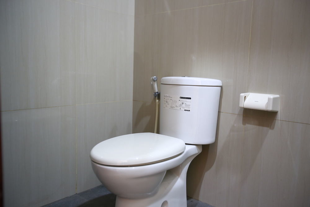 Reddoorz Plus Near Kelapa Dua Kebon Jeruk Giacarta Esterno foto